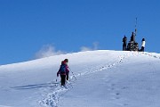 55 In arrivo alla Madonnina dei Canti (1563 m)